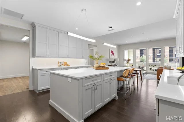 $1,324,680 | 8250 Forsyth Boulevard, Unit 104, Clayton, MO 63105