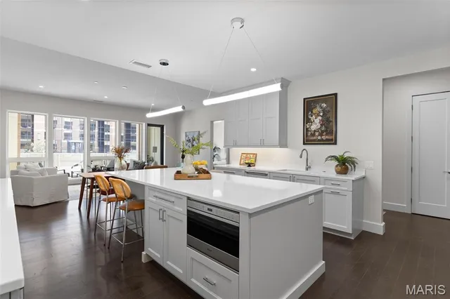 $1,324,680 | 8250 Forsyth Boulevard, Unit 104, Clayton, MO 63105