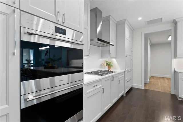 $1,324,680 | 8250 Forsyth Boulevard, Unit 104, Clayton, MO 63105