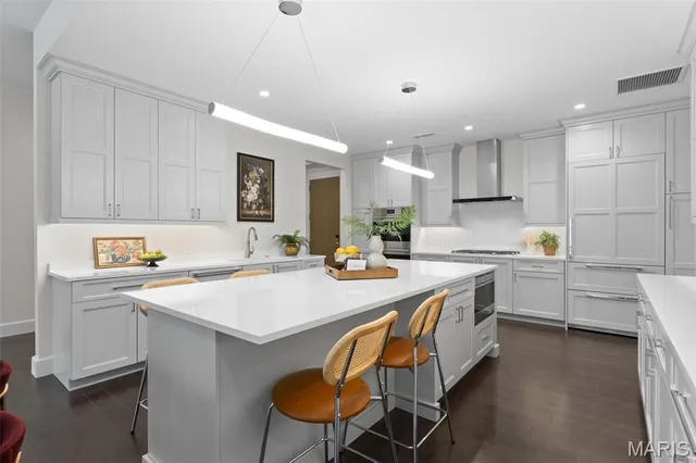 $1,324,680 | 8250 Forsyth Boulevard, Unit 104, Clayton, MO 63105