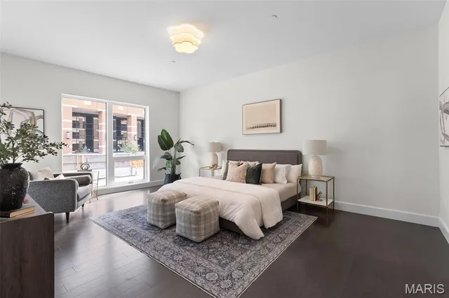 $1,324,680 | 8250 Forsyth Boulevard, Unit 104, Clayton, MO 63105