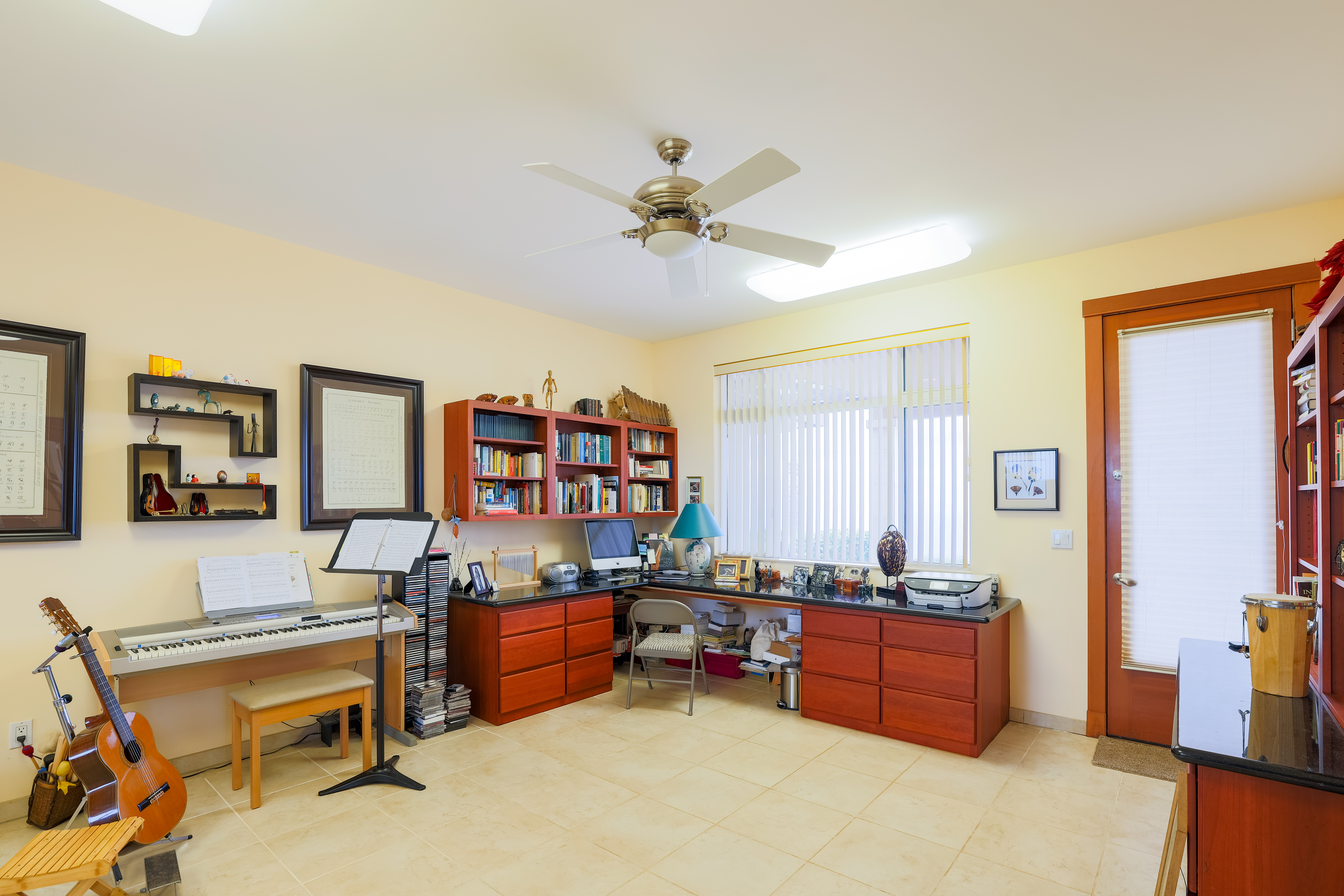 59-1638 Kohala Ranch Road Kamuela, HI 96743 - Photo 20 of 29 a workspace with furniture