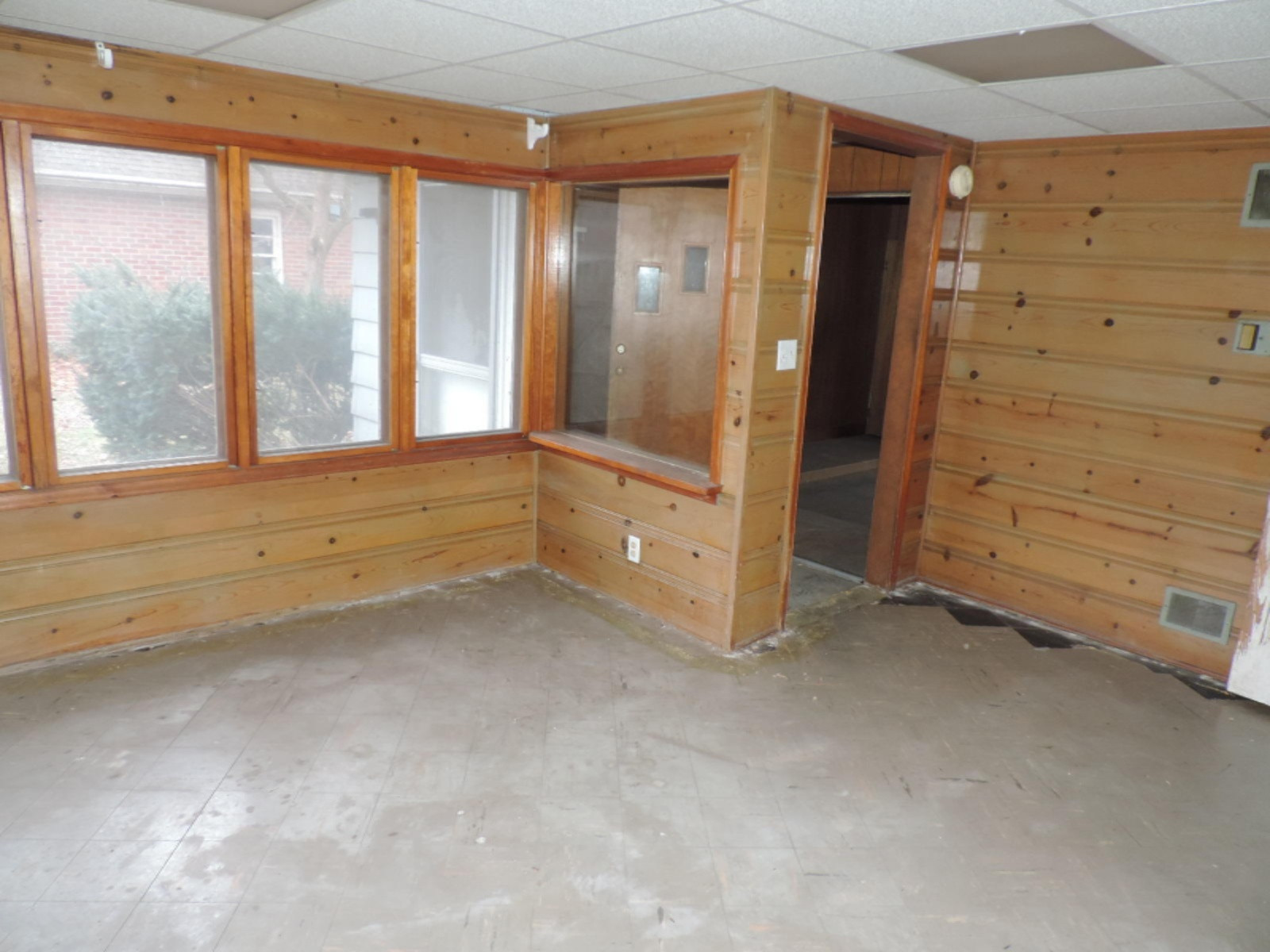 1279 Pontiac Road Benton Harbor, MI 49022 - Photo 19 of 29 263-374560 Three Seasons Room