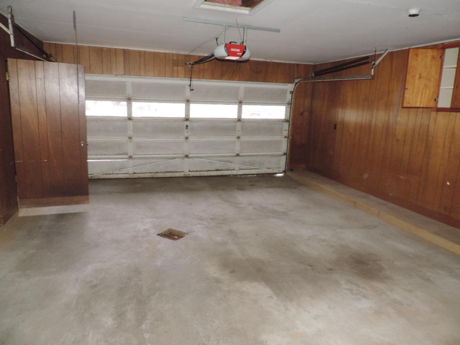 1279 Pontiac Road Benton Harbor, MI 49022 - Photo 25 of 29 263-374560 Garage Interior Front
