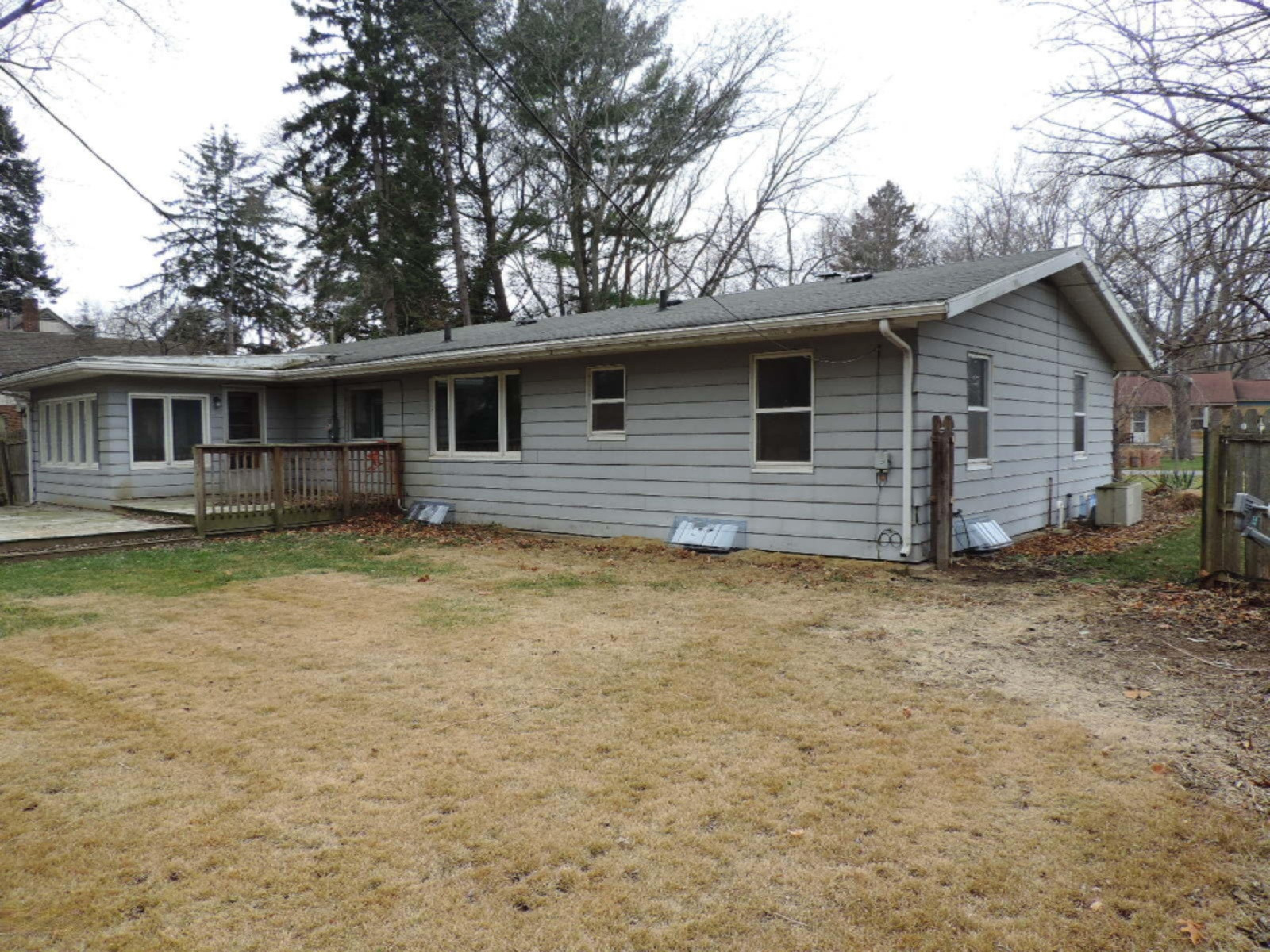 1279 Pontiac Road Benton Harbor, MI 49022 - Photo 8 of 29 263-374560 Rear Right