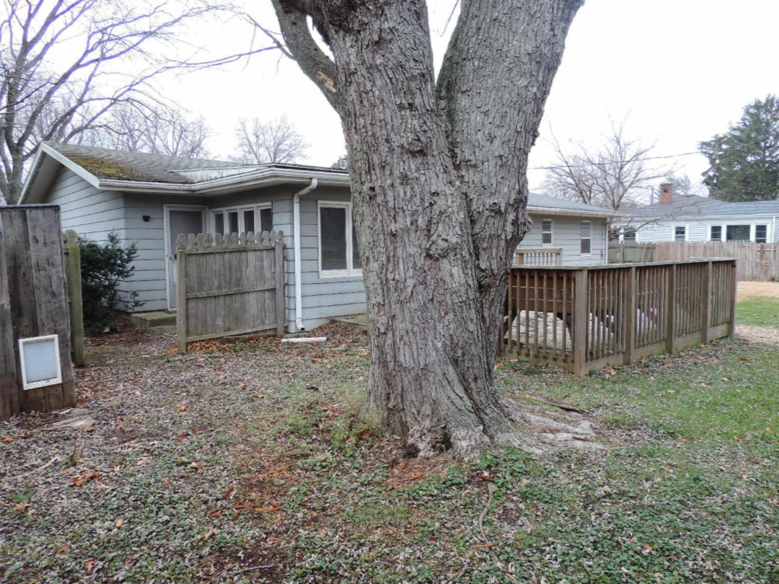 1279 Pontiac Road Benton Harbor, MI 49022 - Photo 9 of 29 263-374560 Rear Left
