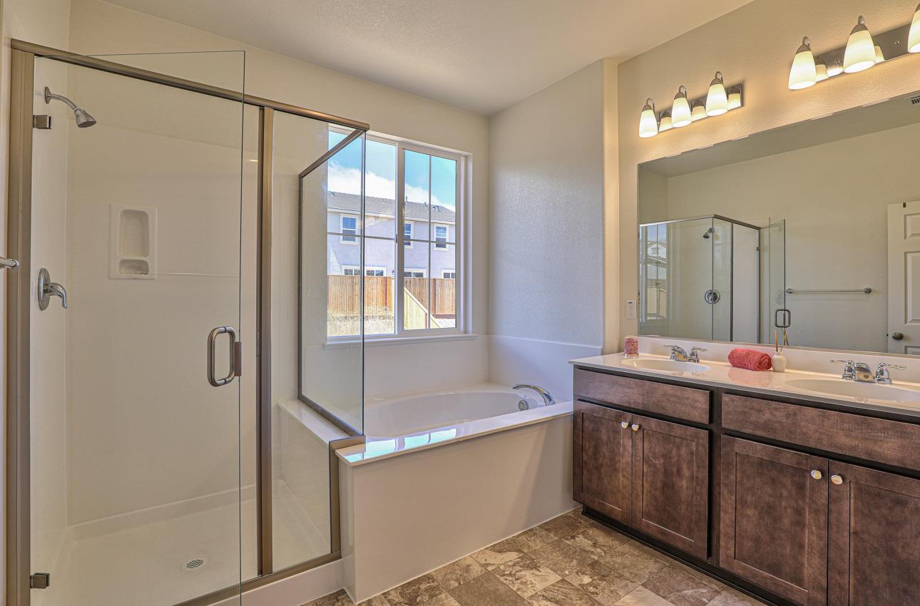 1400 Winzer Place Gilroy, CA 95020 - Photo 23 of 33 a bathroom with a tub sink and mirror