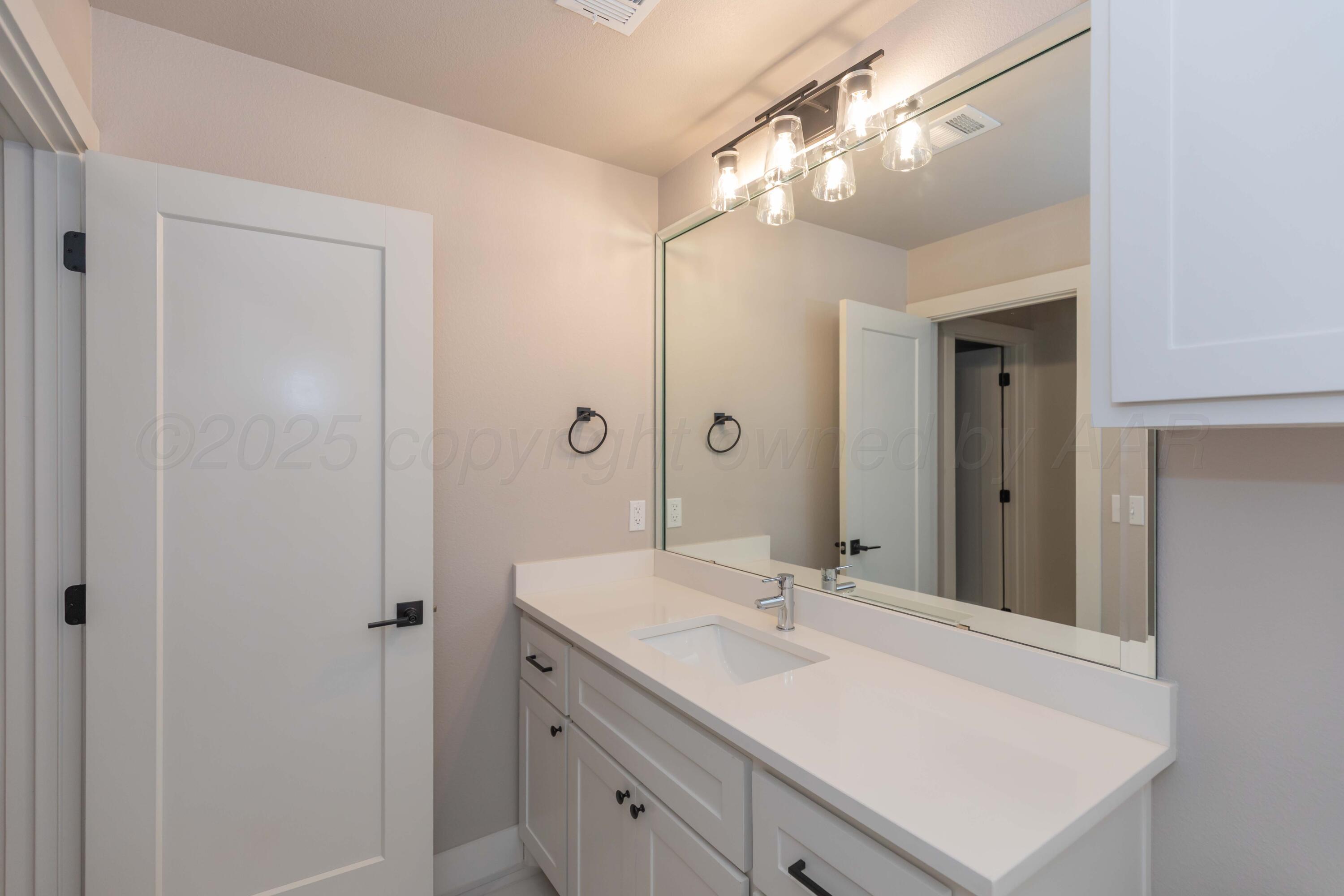6206 Foley Square Street Amarillo, TX 79119 - Photo 53 of 73 BATHROOM 3 VIEW 2
