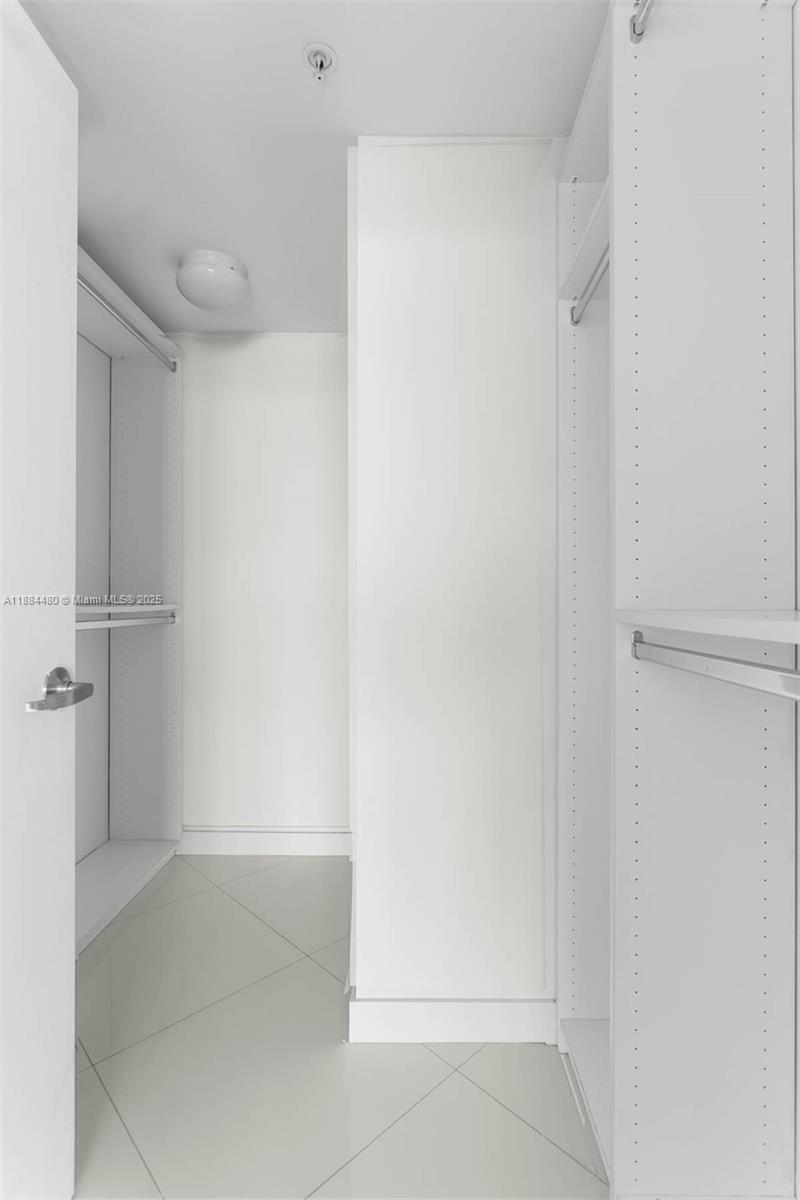 60 Southwest 13th Street, Unit 3213 Miami, FL 33130 - Photo 18 of 23 a bathroom with a bathtub