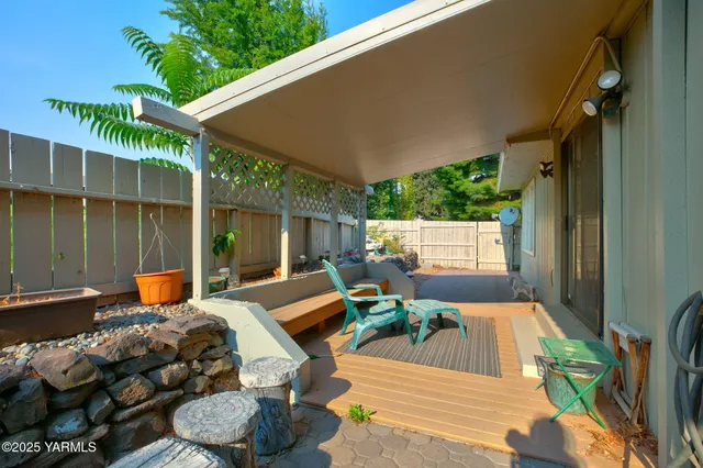 view of an outdoor sitting area