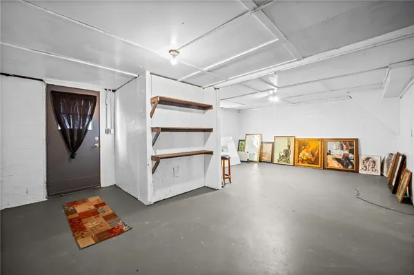 a view of livingroom and hardwood floor