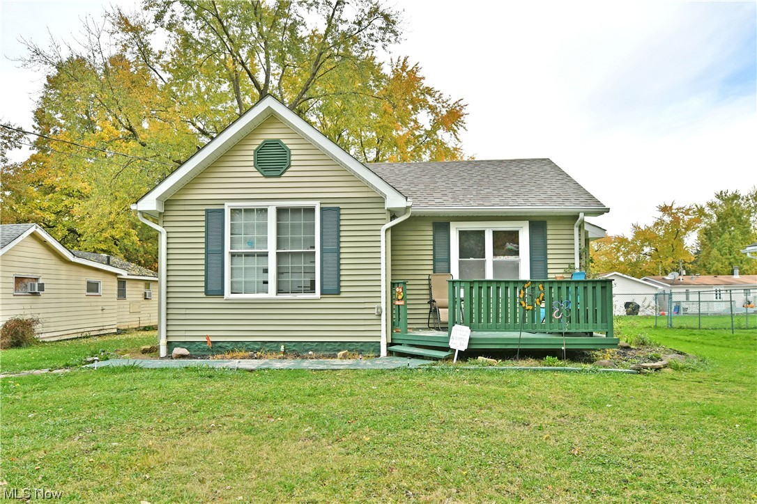 1357 Deforest Road Southeast Warren, OH 44484 - Photo 1 of 34 View of front of house with a front yard and a deck