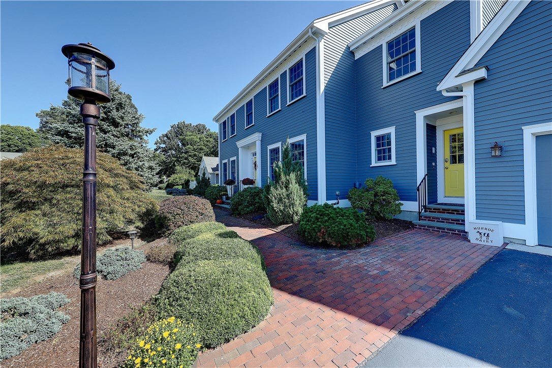 8 Jacobs Point Road Warren, RI 02885 - Photo 2 of 28