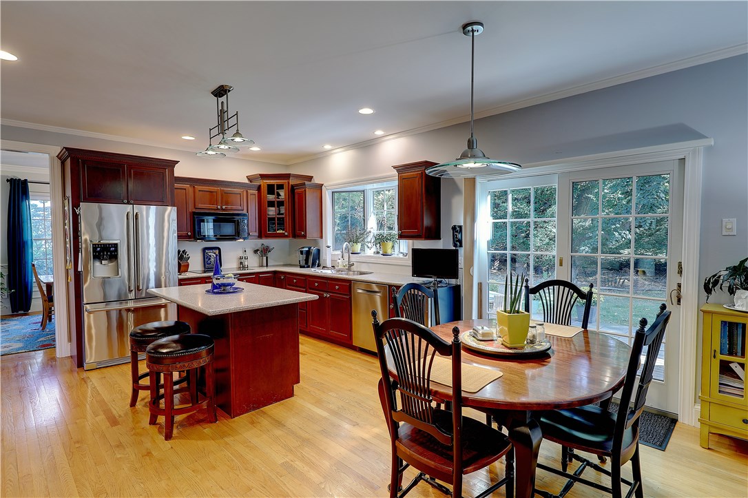 8 Jacobs Point Road Warren, RI 02885 - Photo 10 of 28