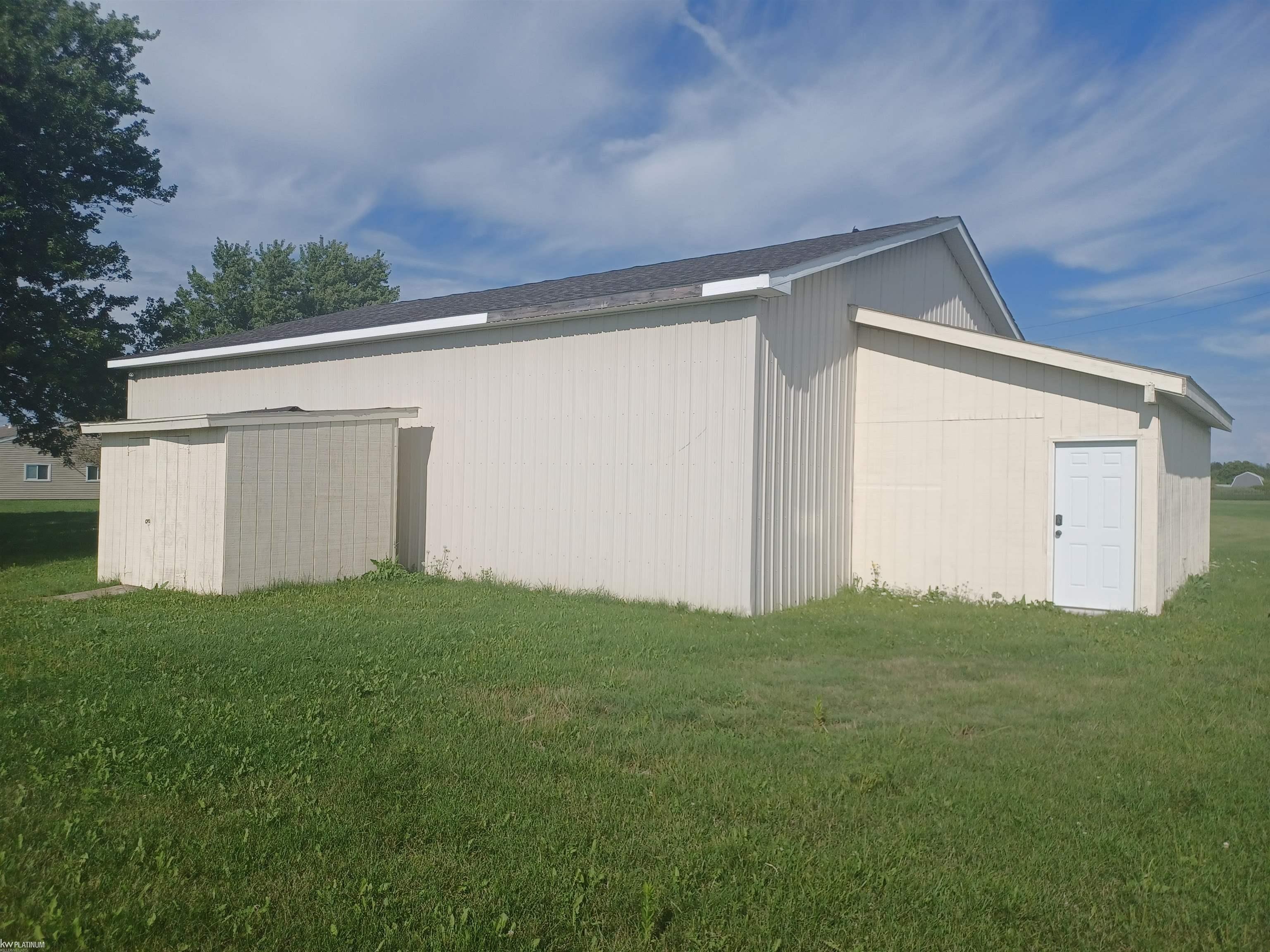 31850 Weber Road Richmond, MI 48062 - Photo 18 of 42 50087009-17.JPG