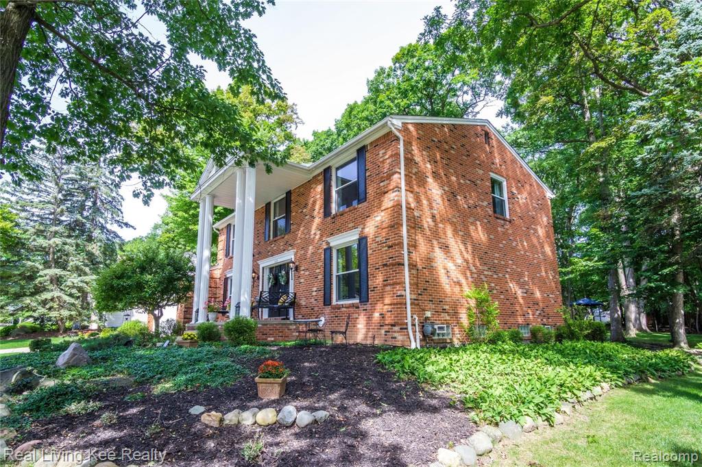 1635 North Kilburn Road Rochester Hills, MI 48306 - Photo 4 of 62