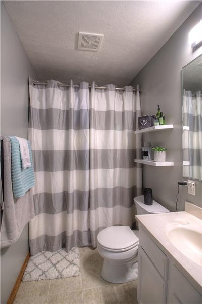 132 Rieger Road Butler, PA 16001 - Photo 14 of 25 2nd full bath on main level