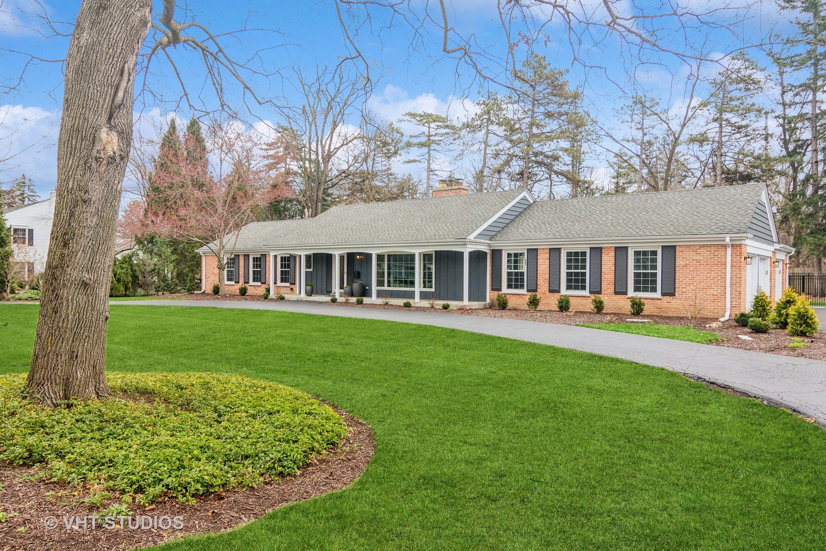 437 Elm Road Barrington, IL 60010 - Photo 1 of 31 Gallery Image 1