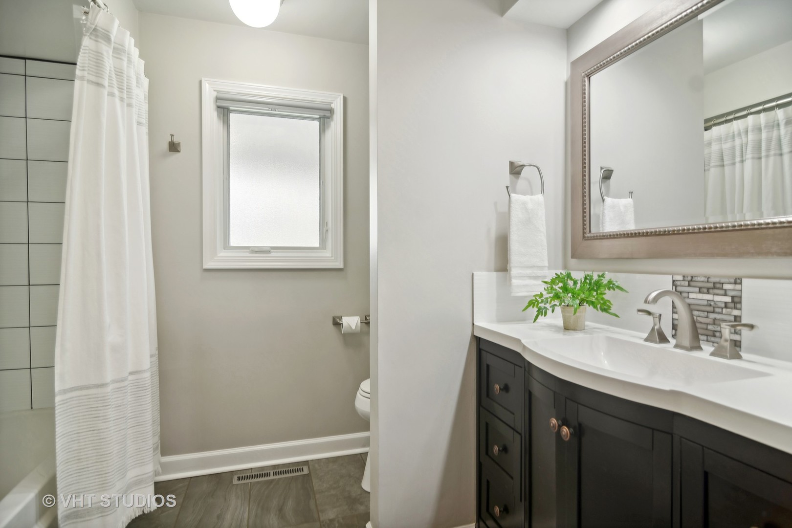 437 Elm Road Barrington, IL 60010 - Photo 17 of 31 Gallery Image 17