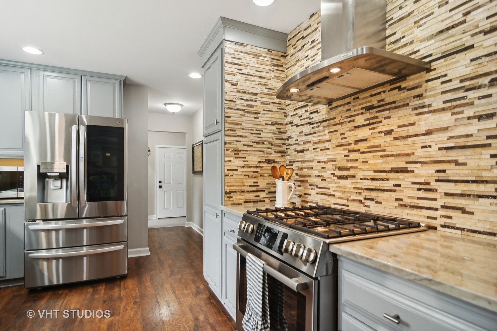 437 Elm Road Barrington, IL 60010 - Photo 9 of 31 Gallery Image 9