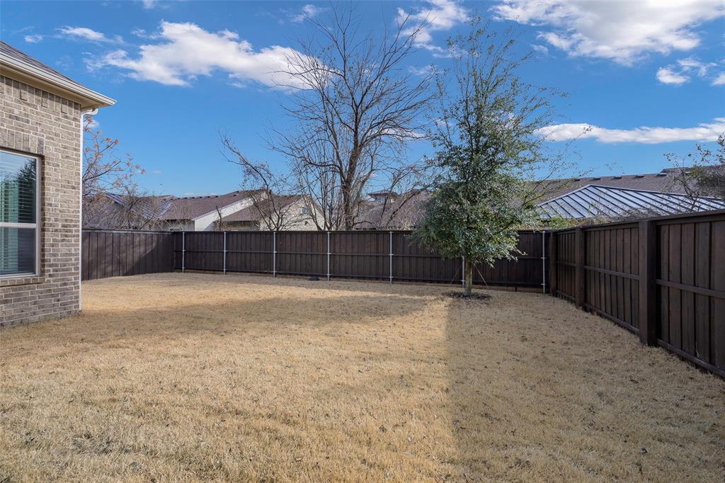 941 Leola Lane Allen, TX 75013 - Photo 32 of 37 a view of a backyard