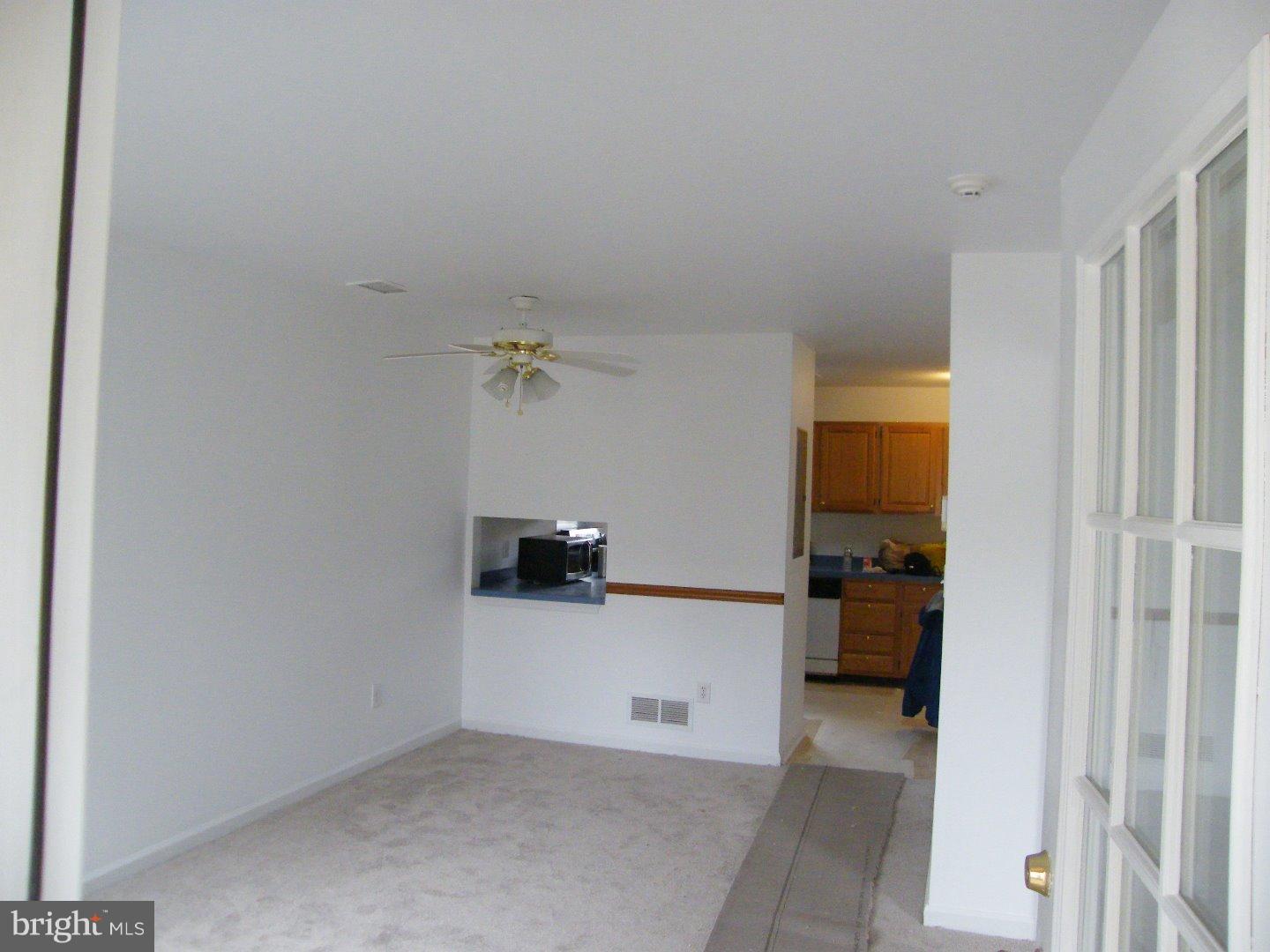 22 East Village Road Newark, DE 19713 - Photo 5 of 18 Living Room