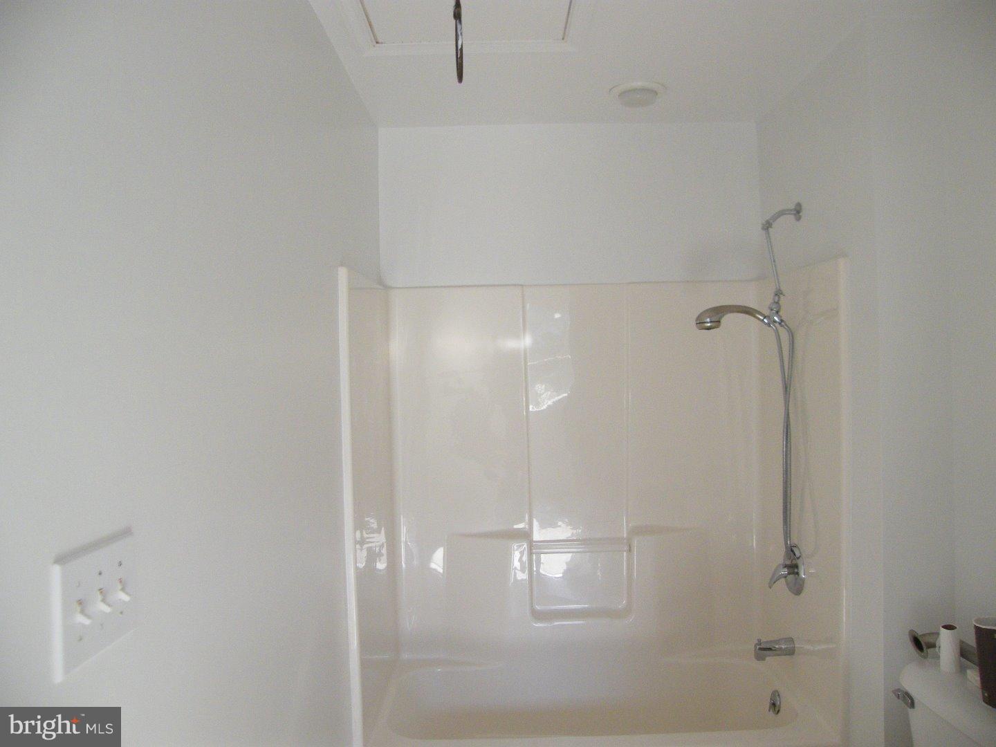22 East Village Road Newark, DE 19713 - Photo 8 of 18 Master Bathroom