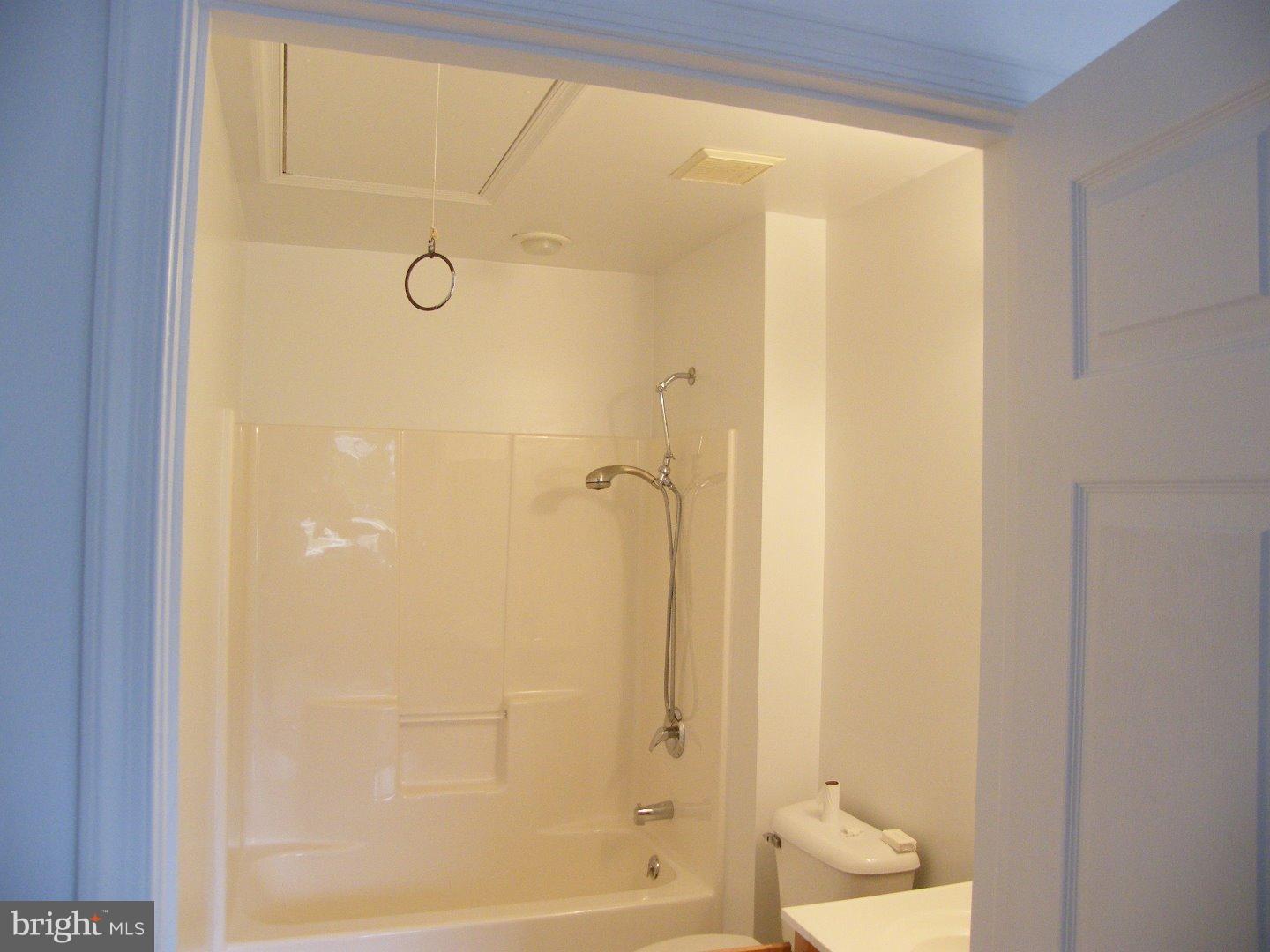 22 East Village Road Newark, DE 19713 - Photo 9 of 18 Master Bathroom