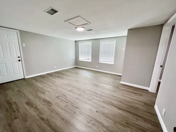 $1,595 | 610 Garrett Street, Liberty, TX 77575