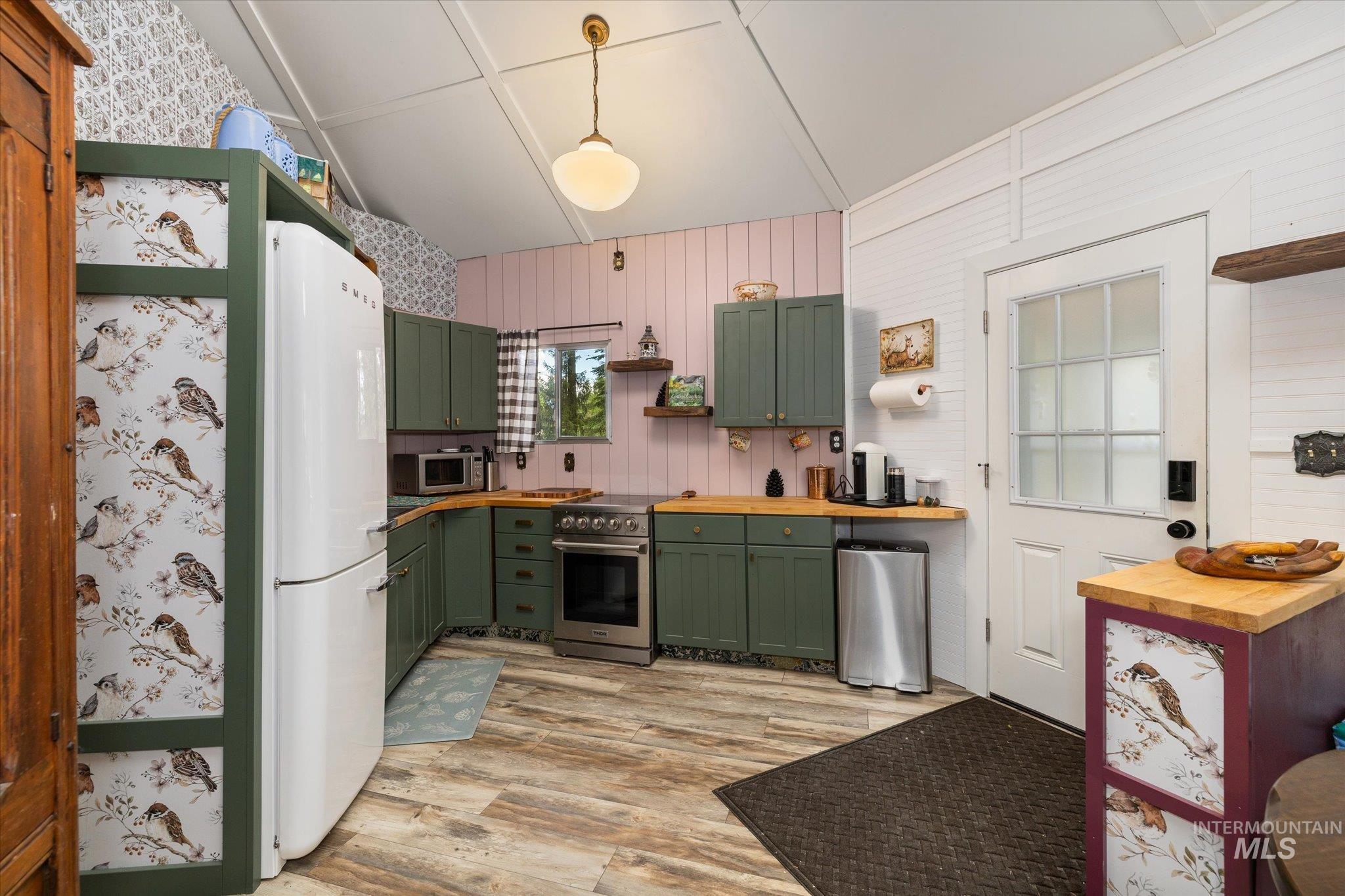 9785 Edna Place Cascade, ID 83611 - Photo 12 of 50
