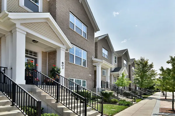 $538,800 | 803 Lee Street, Des Plaines, IL 60016