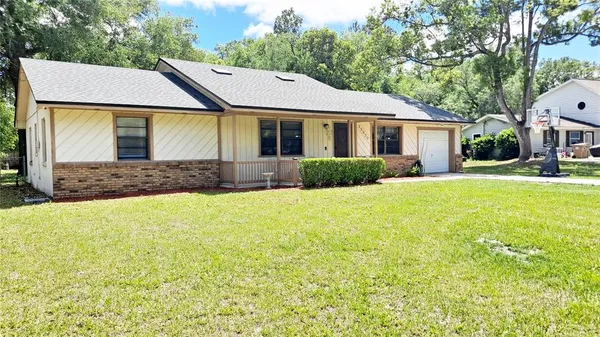 $299,900 | 25930 Sackamaxon Drive, Sorrento, FL 32776