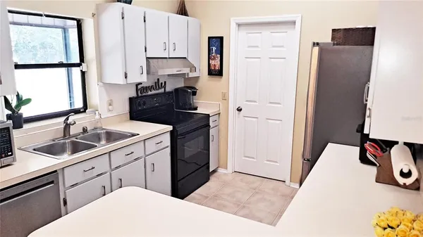 $299,900 | 25930 Sackamaxon Drive, Sorrento, FL 32776