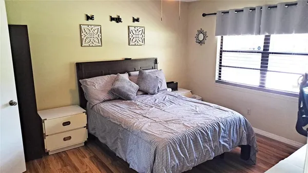 $299,900 | 25930 Sackamaxon Drive, Sorrento, FL 32776