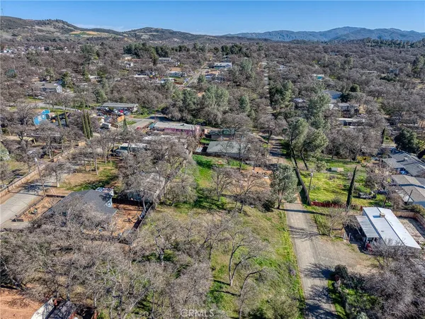 a view of a yard with mountain