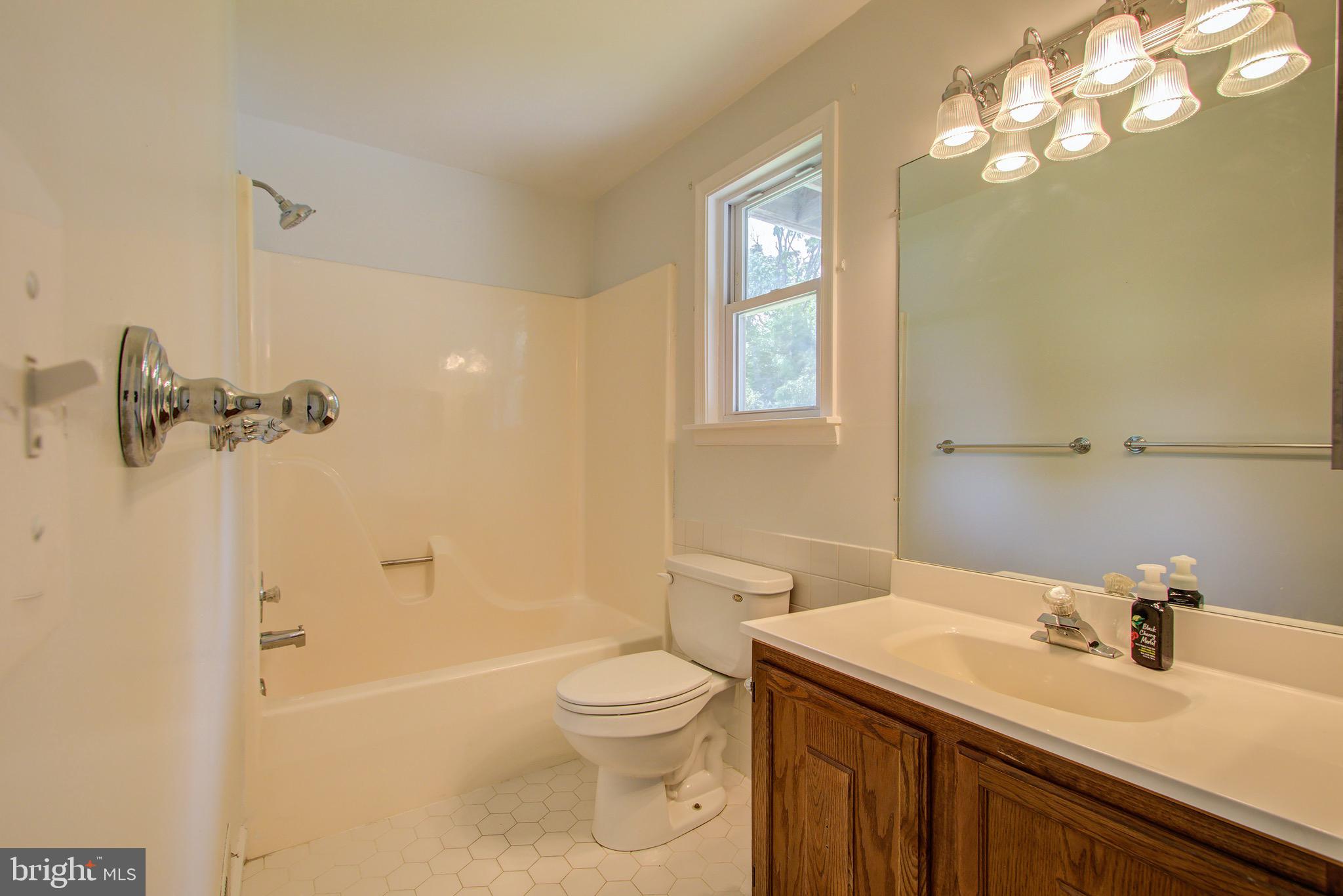 7501 Plainview Road Baltimore, MD 21237 - Photo 11 of 33
