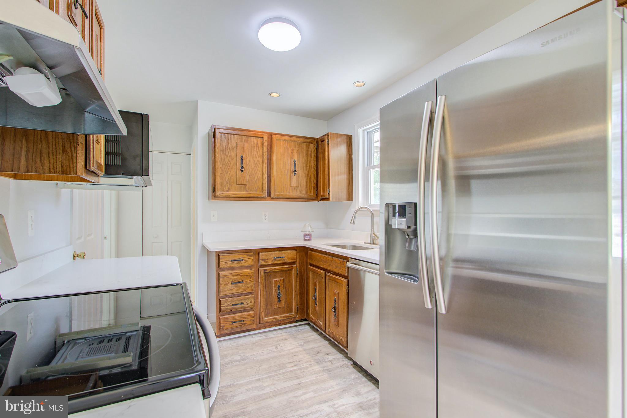 7501 Plainview Road Baltimore, MD 21237 - Photo 4 of 33