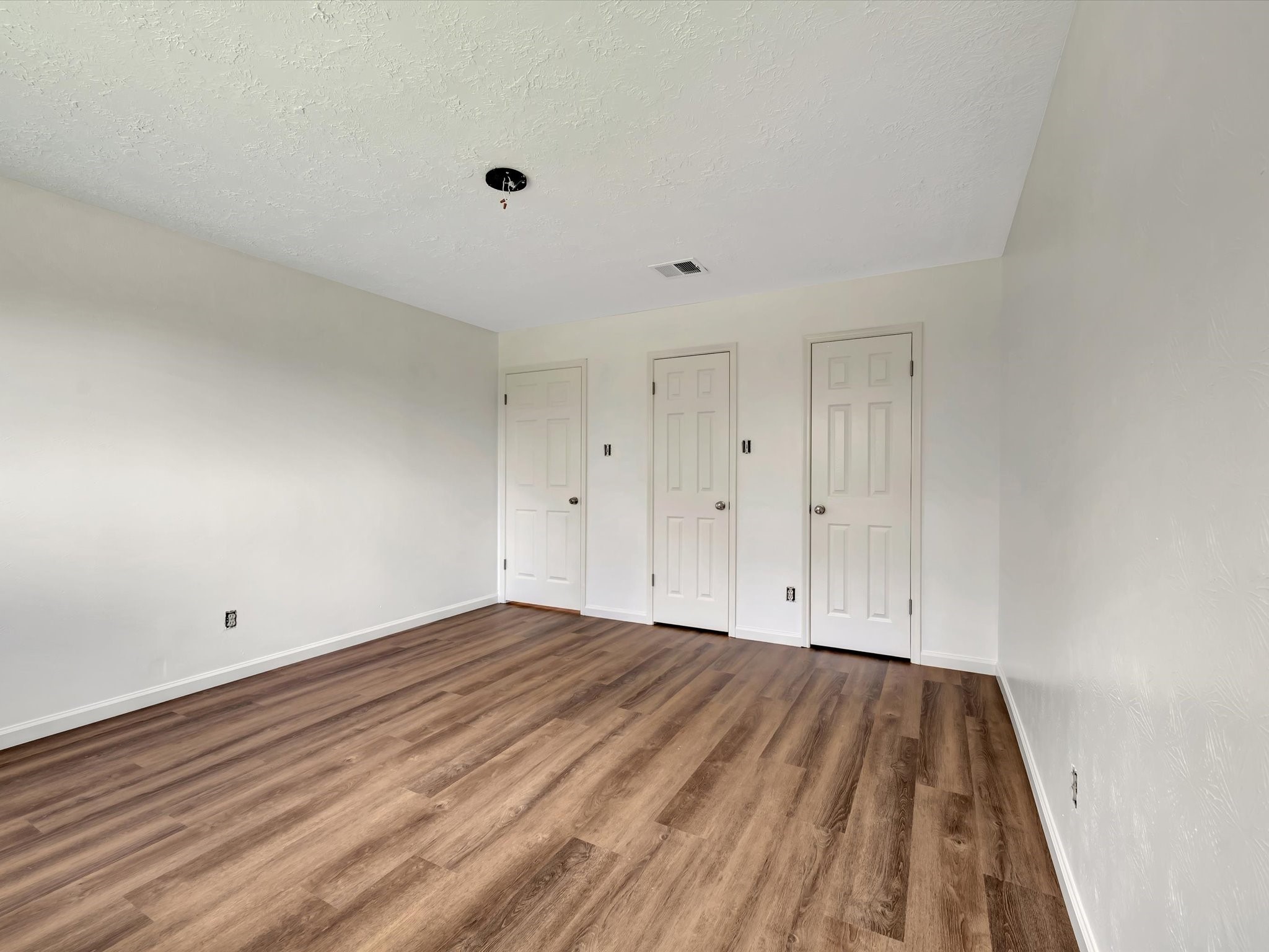 10340 Rocky Hollow Road La Porte, TX 77571 - Photo 27 of 38 Second bedroom featuring double walk-in closets.