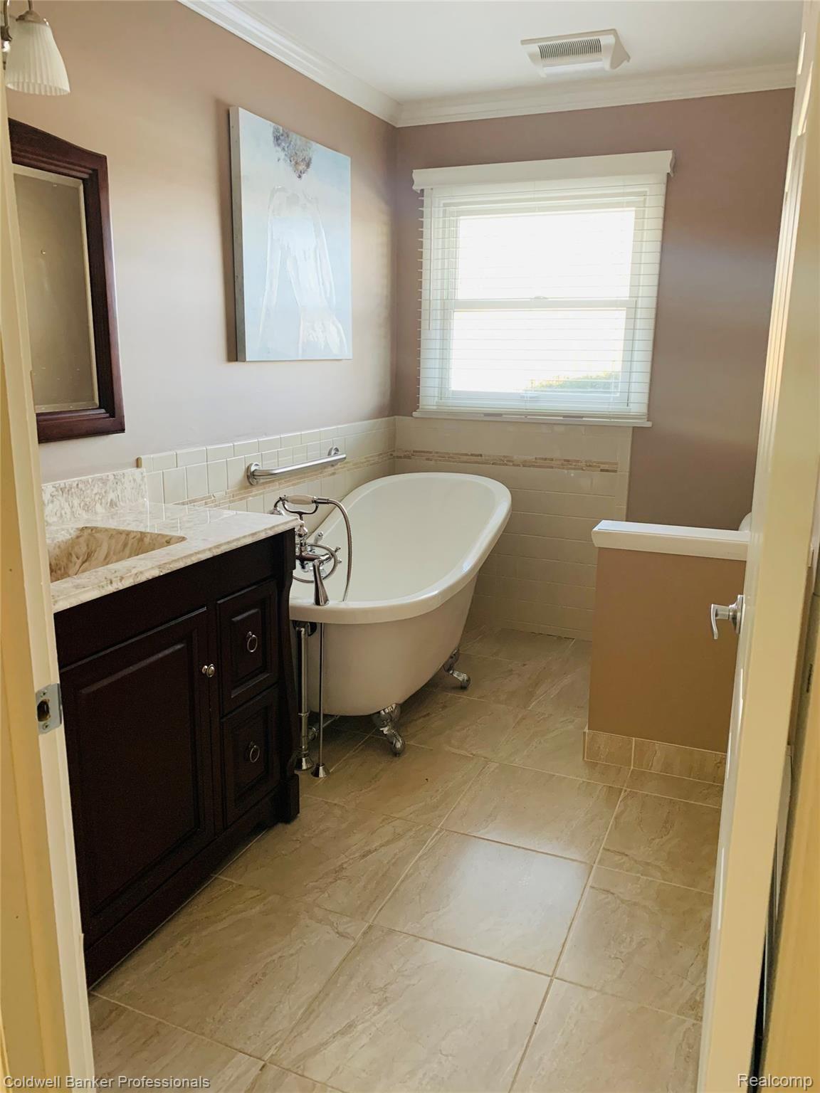 1522 Vernor Road Lapeer, MI 48446 - Photo 15 of 34 FC5D5B1E-6982-47B5-ACA0-85840C609B4A.jpeg