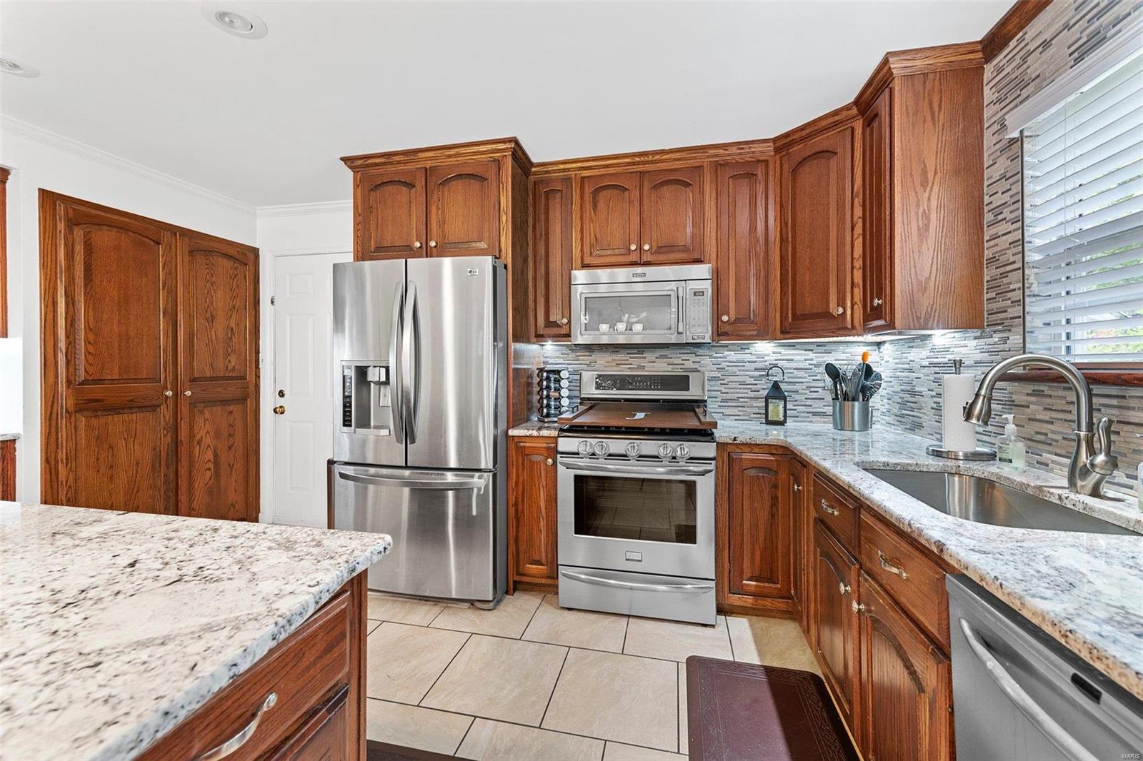 2857 Spring Water Drive St. Louis, MO 63129 - Photo 13 of 40