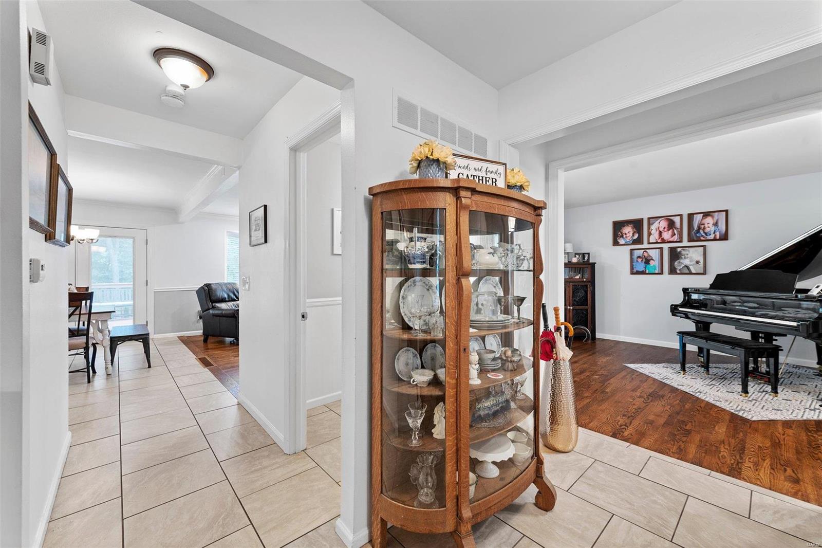 2857 Spring Water Drive St. Louis, MO 63129 - Photo 3 of 40