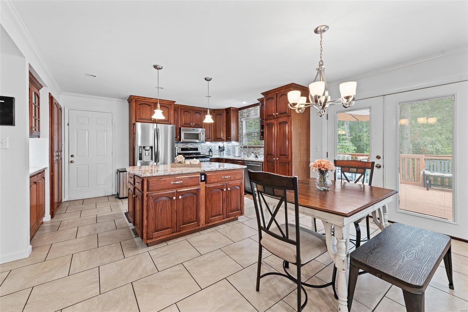 2857 Spring Water Drive St. Louis, MO 63129 - Photo 9 of 40