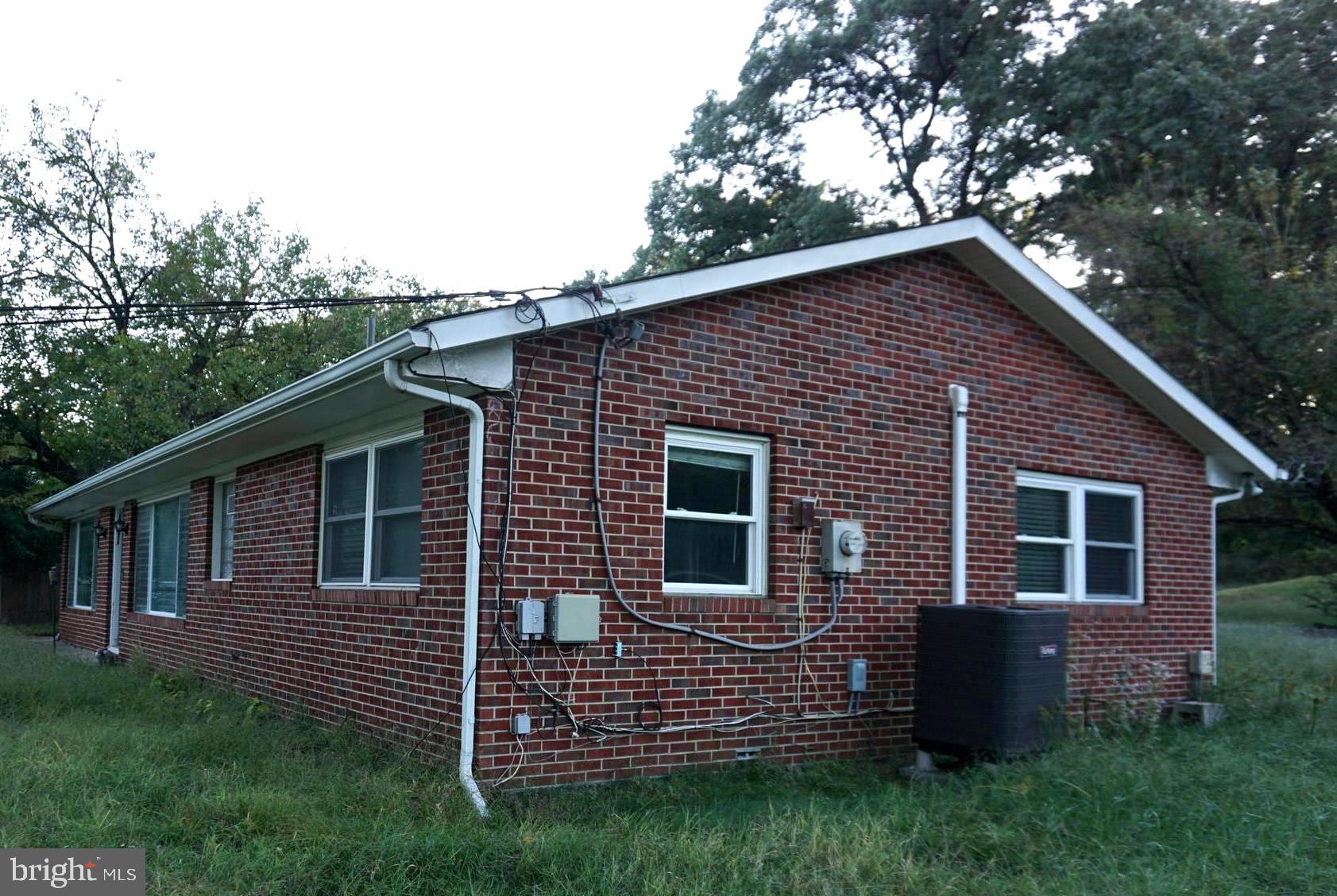 7948 Oak Road Pasadena, MD 21122 - Photo 3 of 29 View
