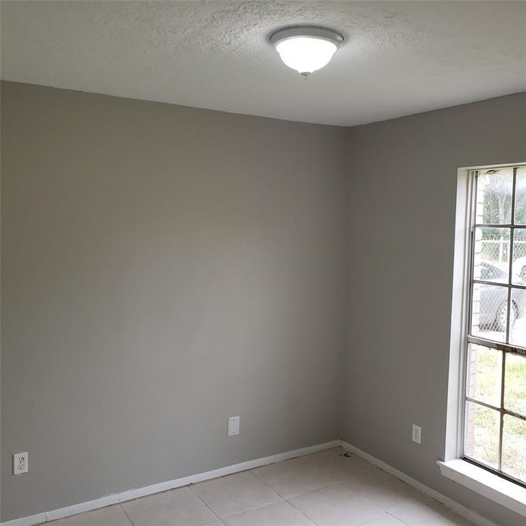 12931 Southbridge Road Houston, TX 77047 - Photo 11 of 16