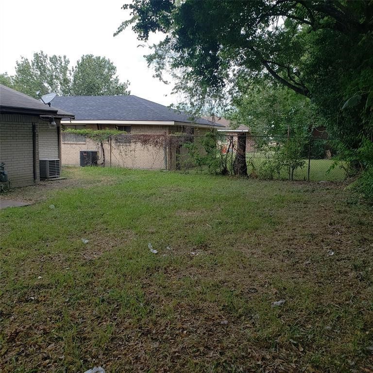 12931 Southbridge Road Houston, TX 77047 - Photo 2 of 16