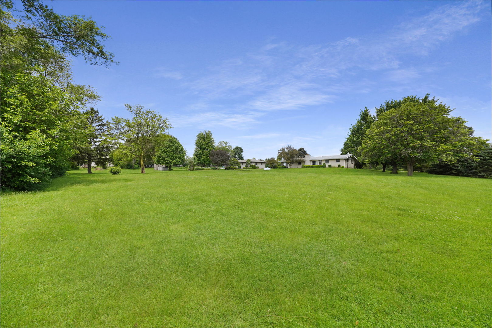 10626 North Grove Road Sycamore, IL 60178 - Photo 25 of 28 a backyard of a house with lots of green space