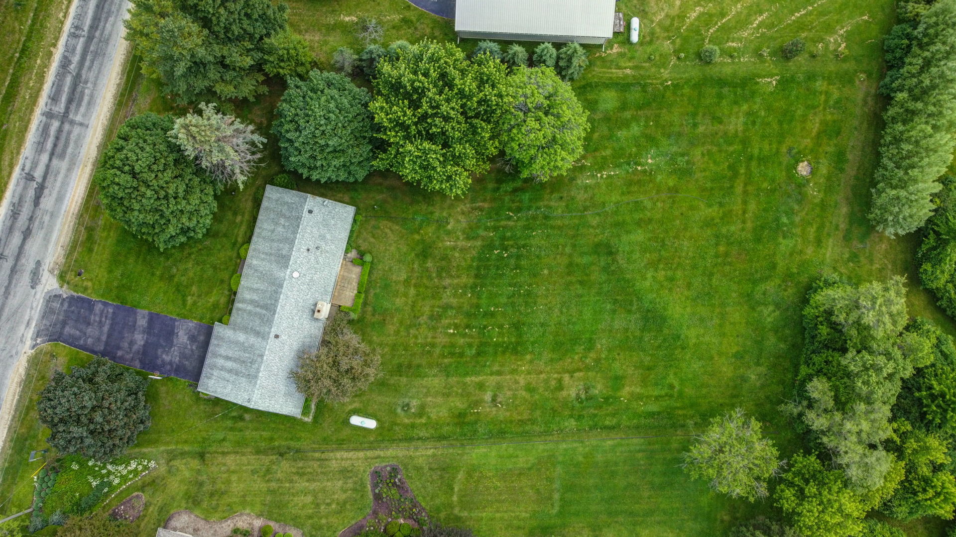 10626 North Grove Road Sycamore, IL 60178 - Photo 28 of 28 a garden view