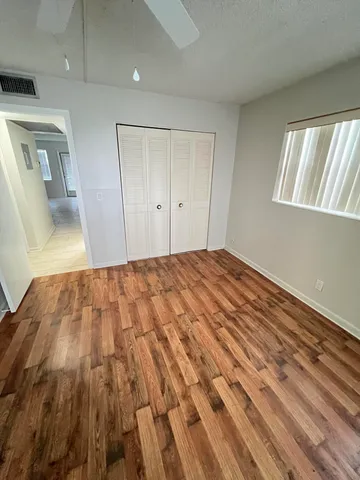 a view of a house with backyard and garden