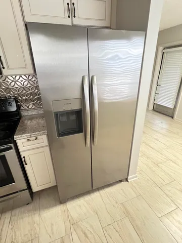 a view of empty room with window