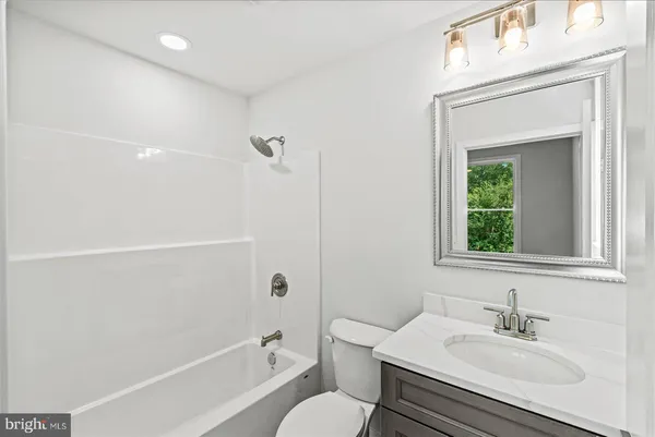 $649,999 | 207 Lincoln Colonial Beach, Colonial Beach, VA 22443